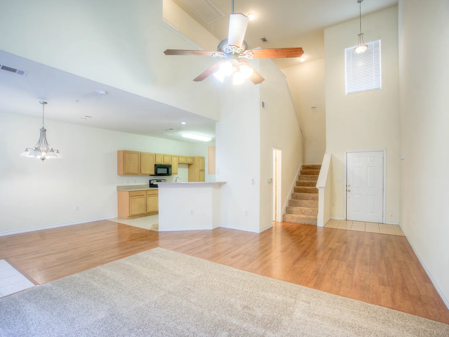 3 bed, 2.5 bath, 1582 sqft, $1,995 — Photo 4