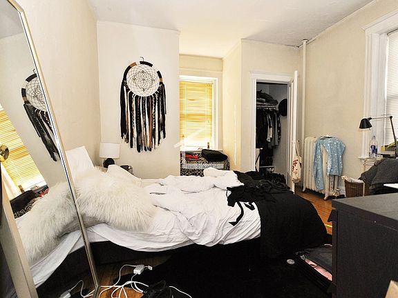 5th image of 68 Egmont St APT 02