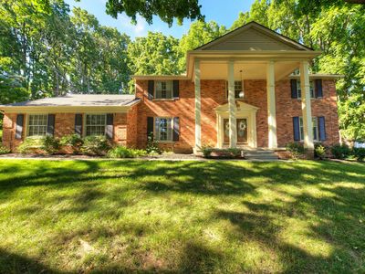 5850 Oakland Valley Dr, Rochester, MI, 48306