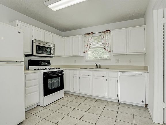 5th image of 2543 Orion Dr