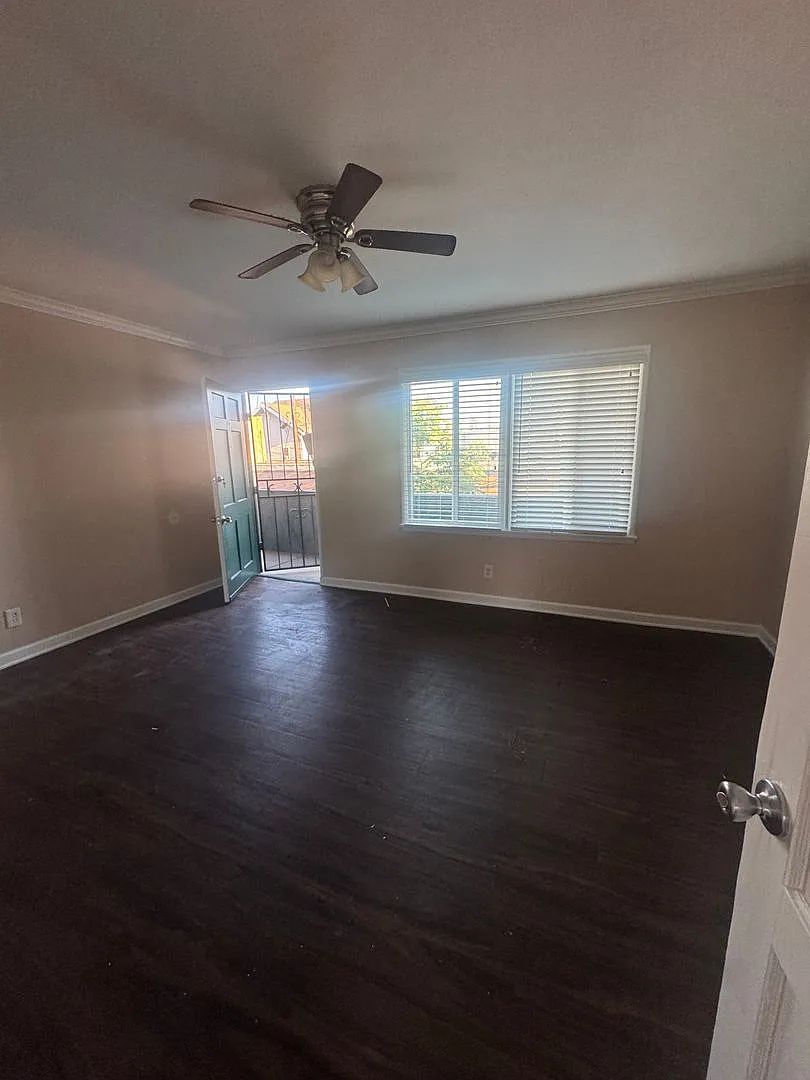 937 Magnolia Ave — Photo 2