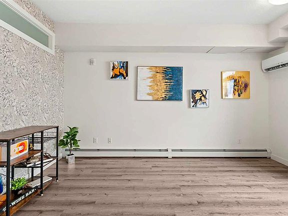 3rd image of 20 E Walgrove Walk SE #408