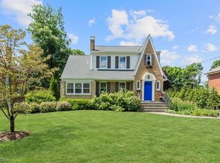 8 Barberry Rd, Morristown, NJ 07960