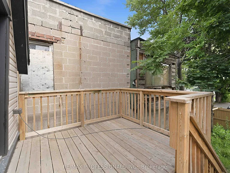 759 Barton St E #UPPER — Photo 23