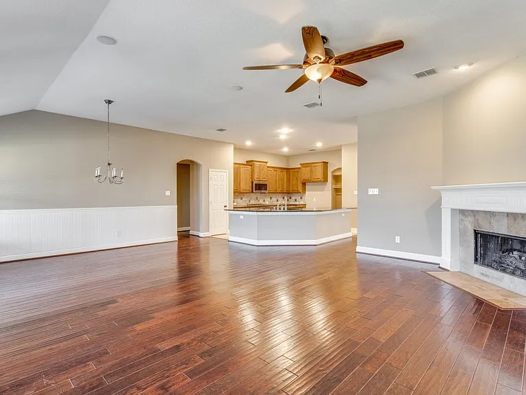 1241 Millers Creek Dr — Photo 12