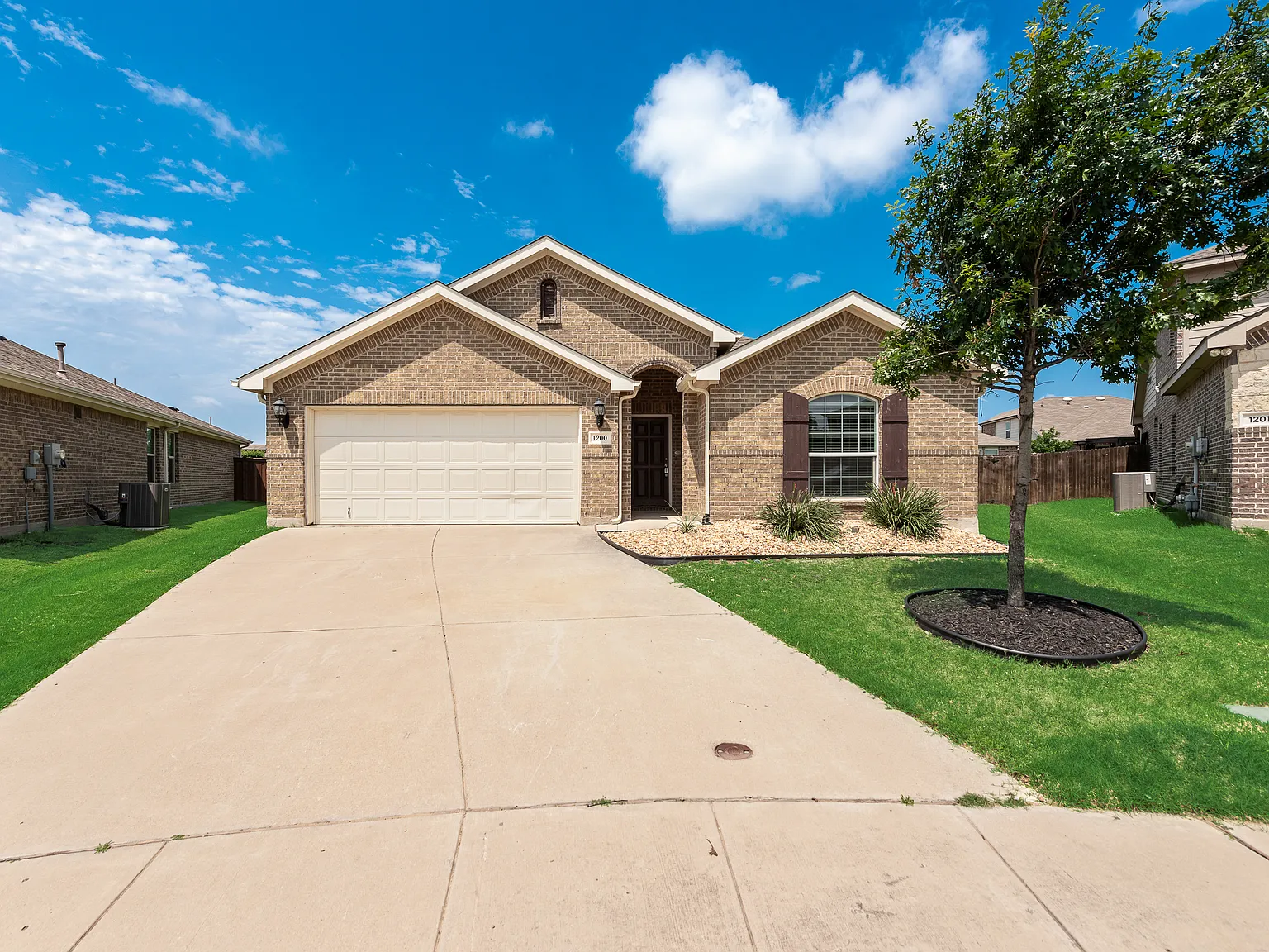 5 bed, 2175 sqft, $2,690 — Photo 2