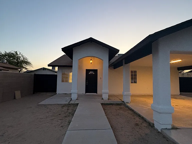 574 N Bernal Dr — Photo 3