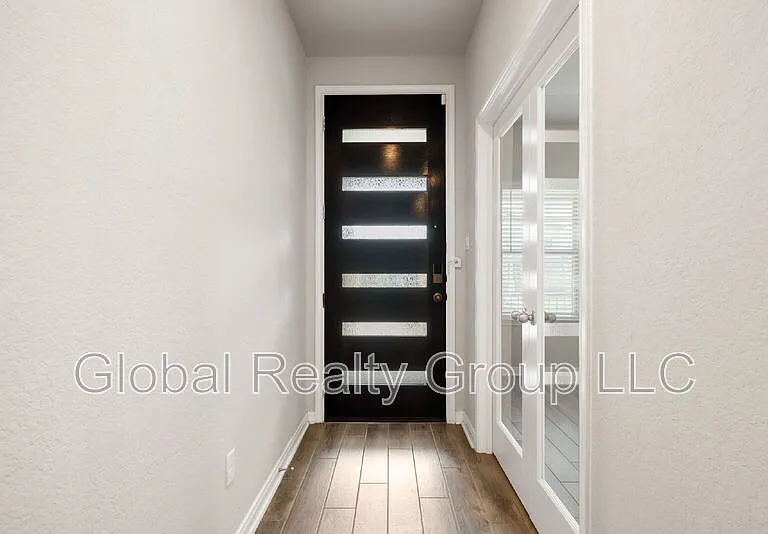1220 Ella Xing — Photo 5
