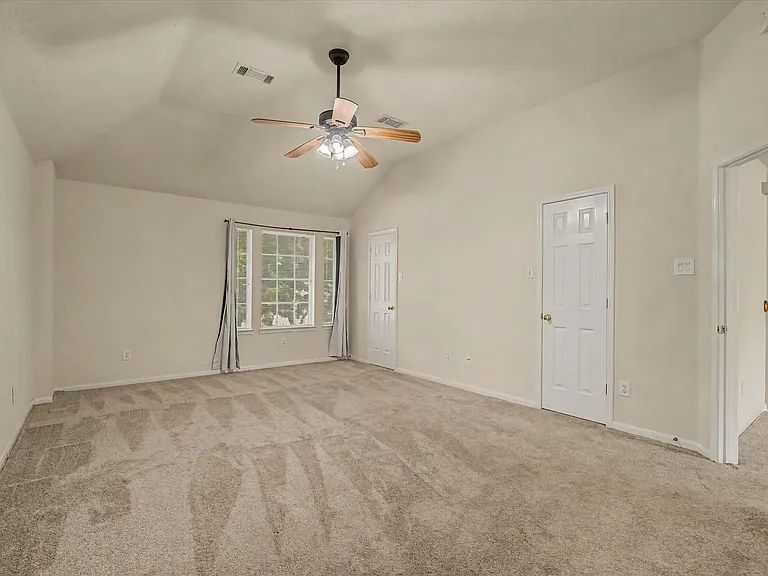 10840 Sycamore Dr N — Photo 28