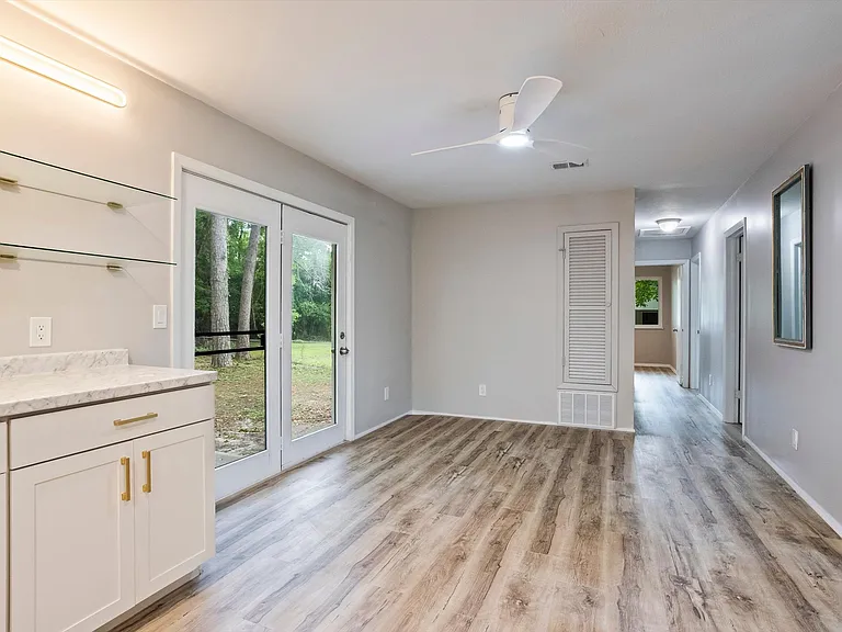 1728 Sandalwood Dr — Photo 9