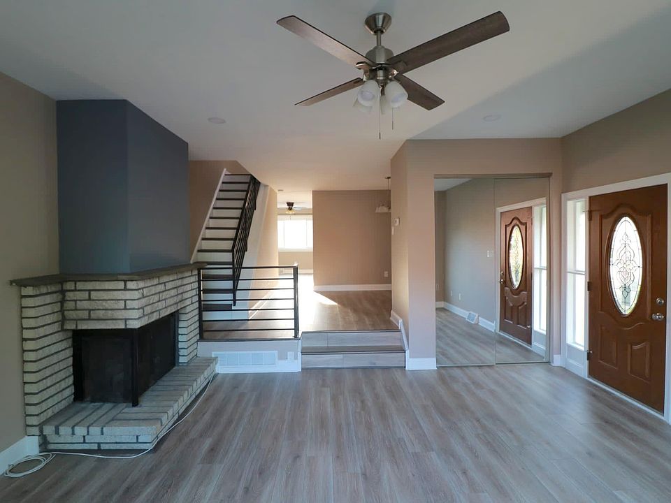 1st image of 11813 Centennial Sq E