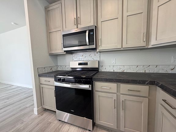 5th image of 2057 N Mount Vernon Ave
