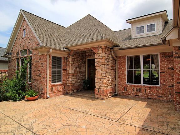 Huge entry courtyard