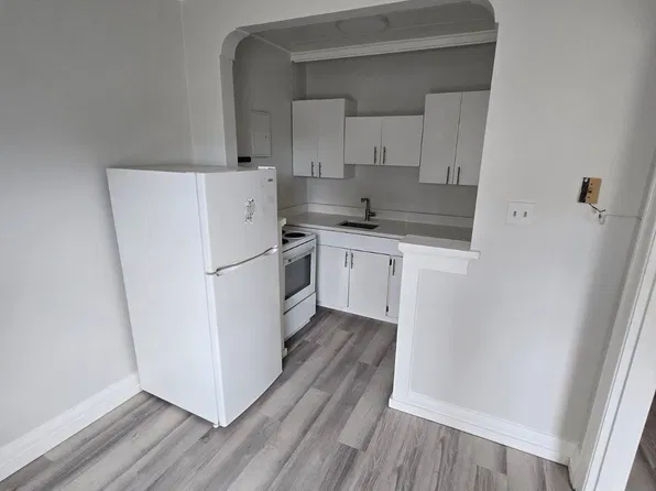 model - 2105 Cornwall