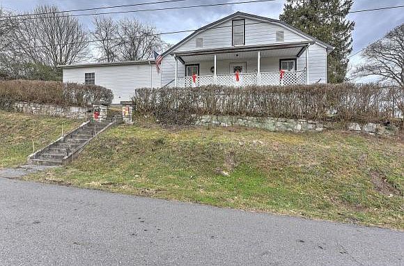 1st image of 176 Sherman St
