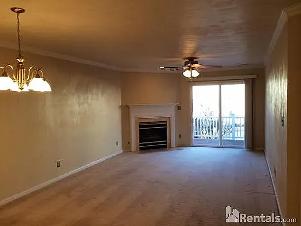 2 bed, 2.5 bath, 1322 sqft, $2,000 — Photo 3