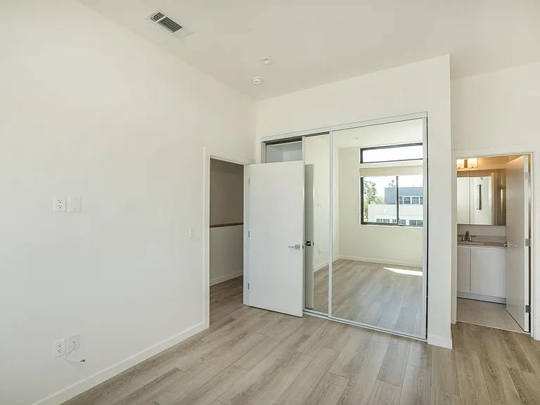 1285 El Camino Real — Photo 6