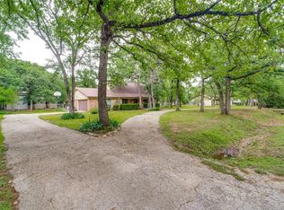 2009 Thousand Oaks Dr, Burleson, TX 76028