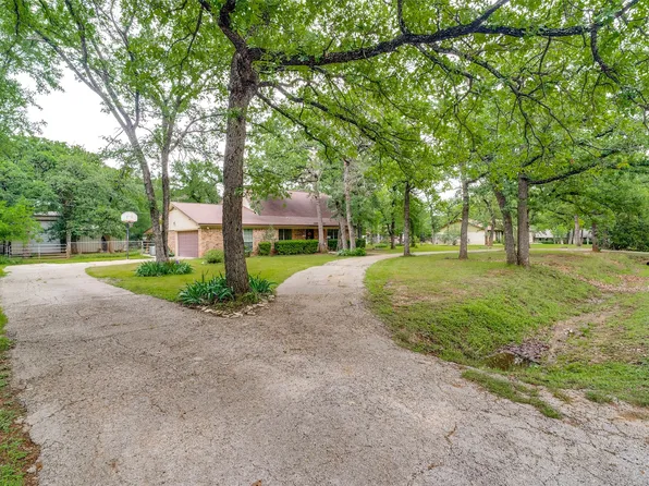2009 Thousand Oaks Dr, Burleson, TX 76028