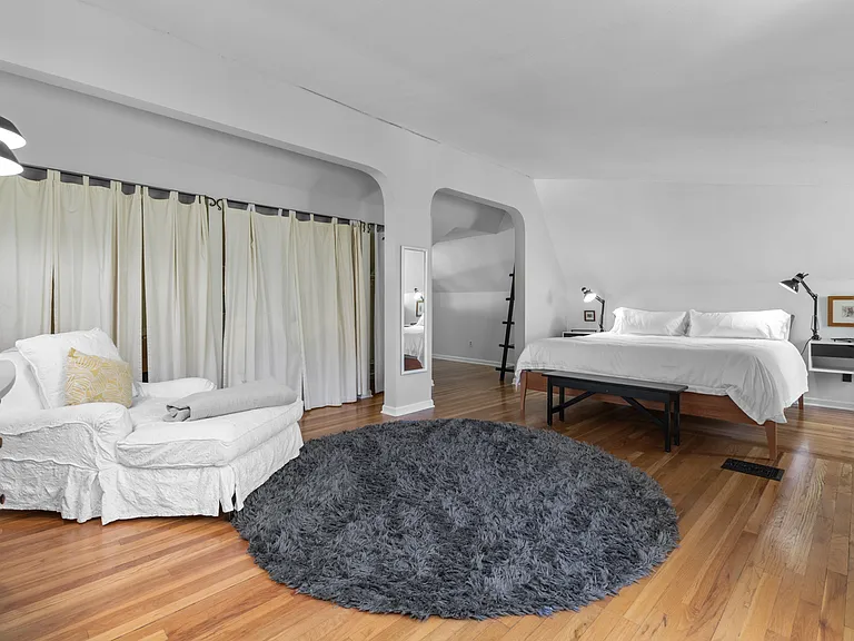 Upstairs Bedroom 1