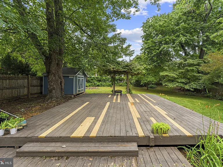 203 Maple St — Photo 23