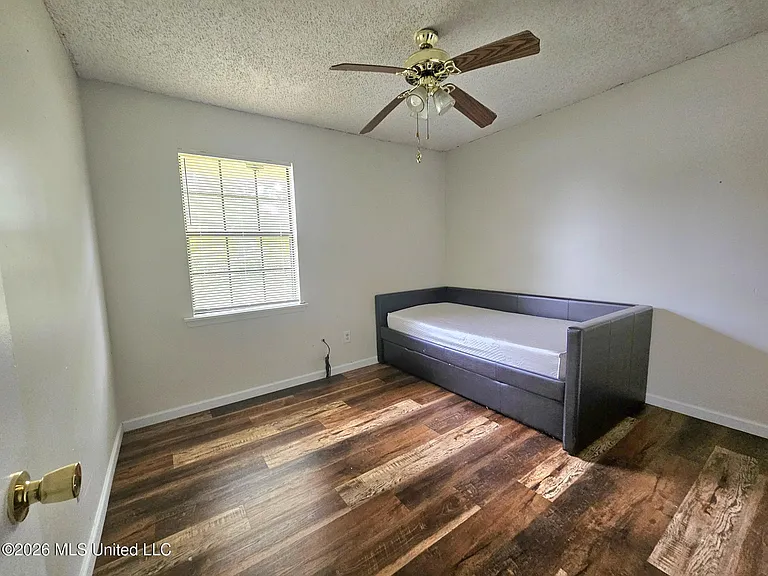 530 Easterbrook St — Photo 11