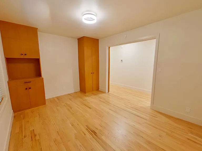 3240 S Louis Ln — Photo 11