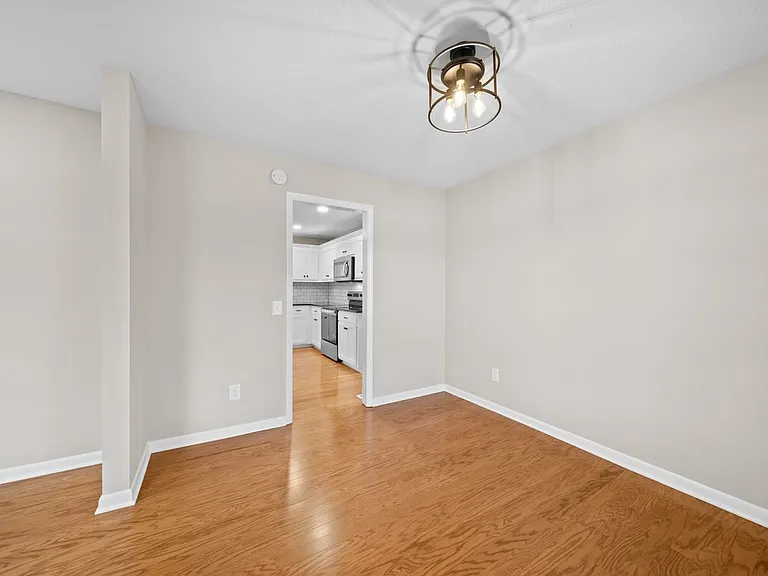 215 Hill St — Photo 27
