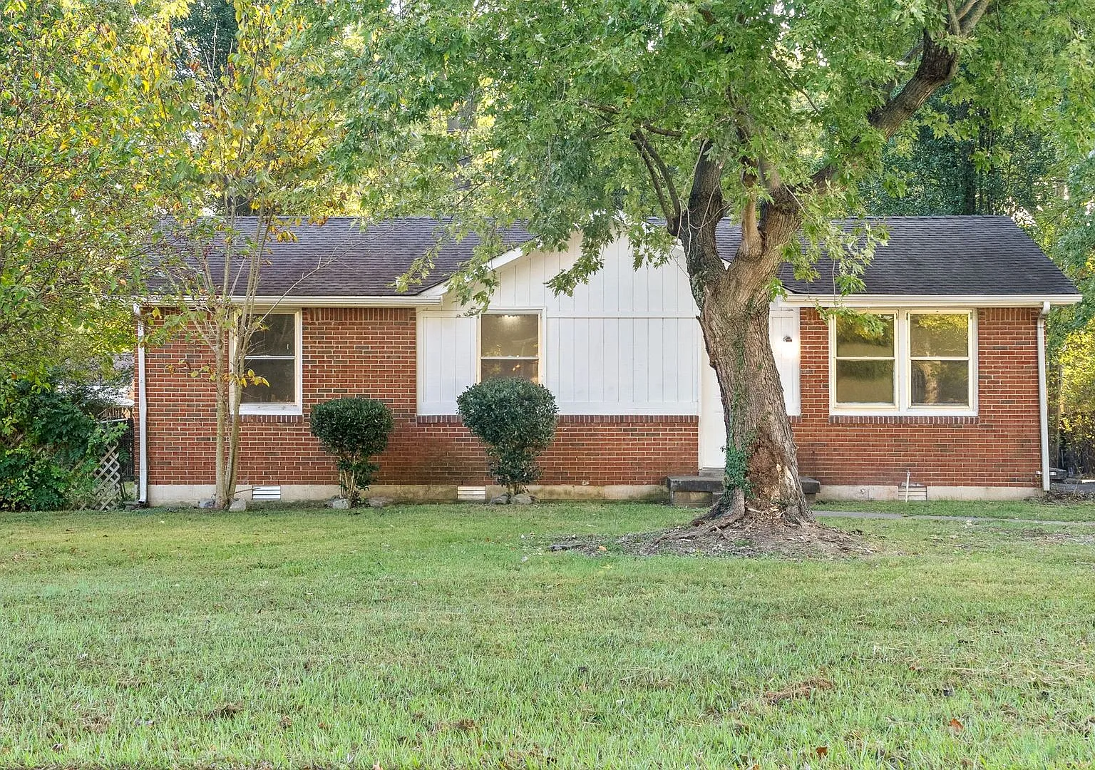 3 Bedroom Pet Friendly Home For Rent Close To Post! — Photo 2