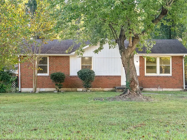1509 Nichols Dr — Photo 2