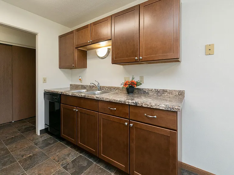 Fargo, ND Islander Apartments | Kitchen