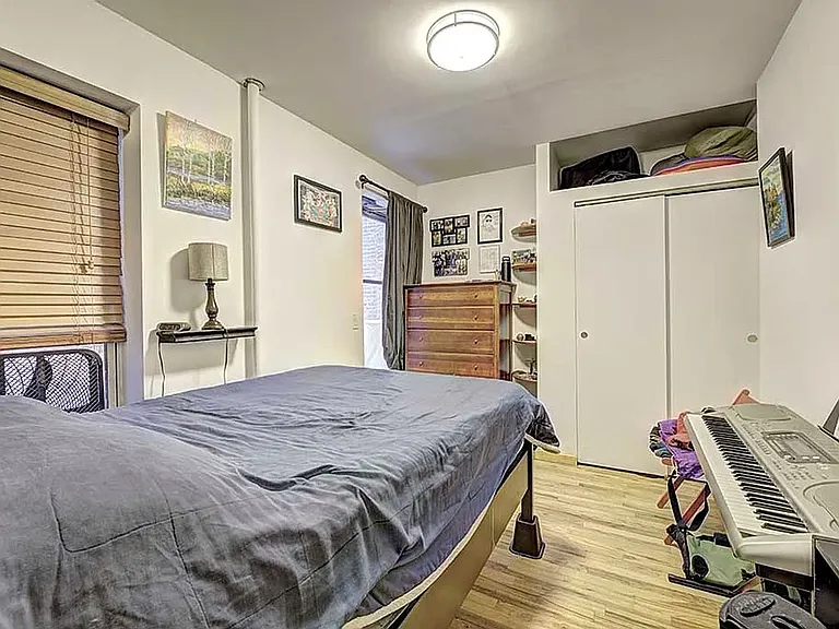 520 E 11th St #5 — Photo 4