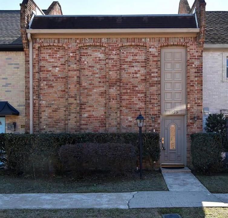 1st image of 4523 Acacia St