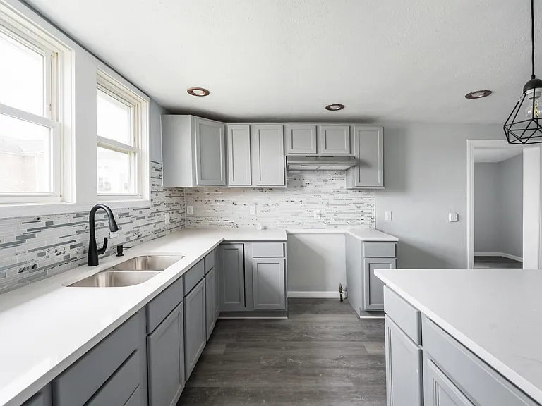 1601 N Webster St — Photo 18