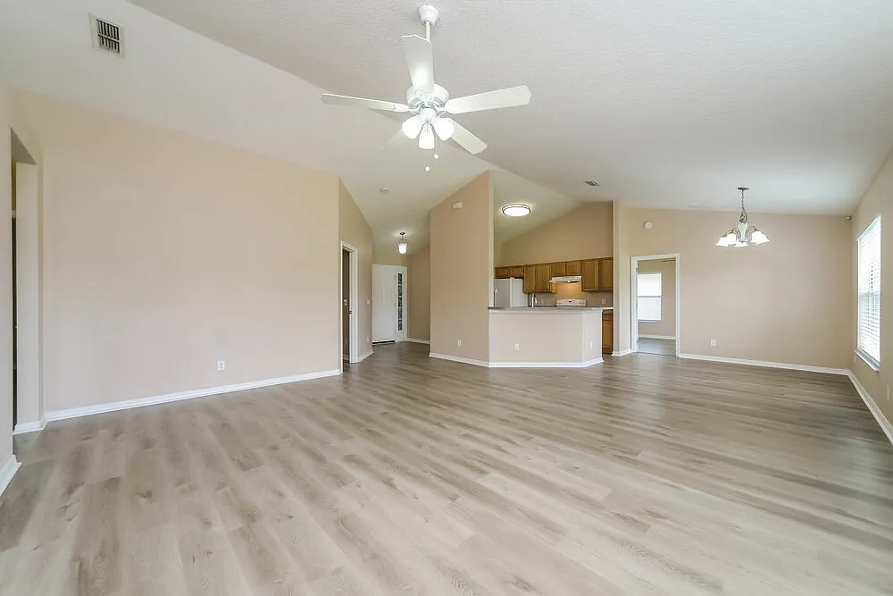 4 bed, 2.0 bath, 1788 sqft, $2,125 — Photo 4
