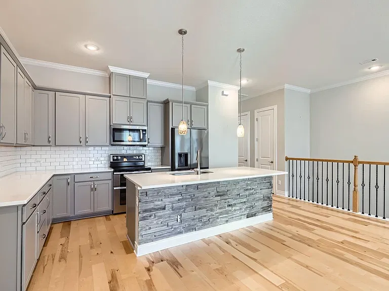348 Adams St — Photo 2