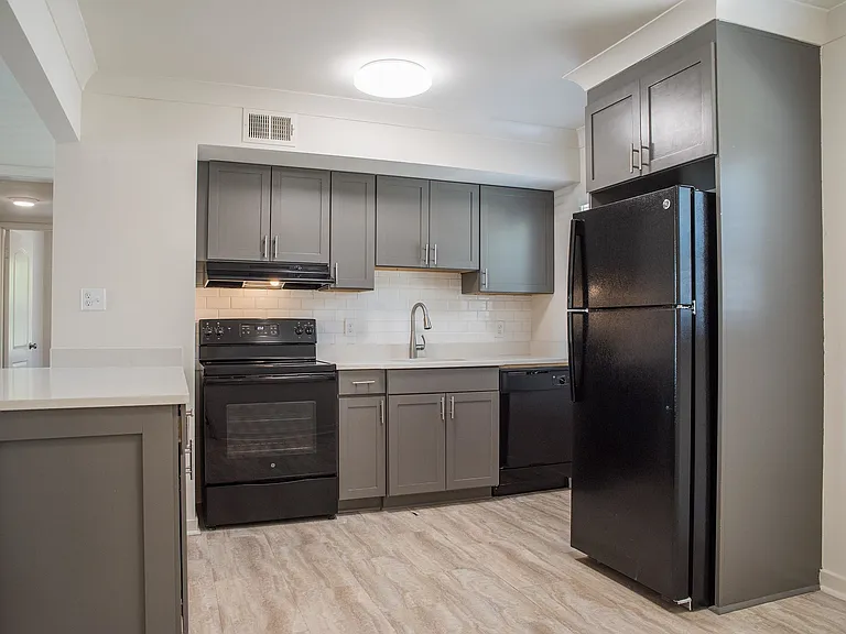 Parkview Apartments — Photo 10