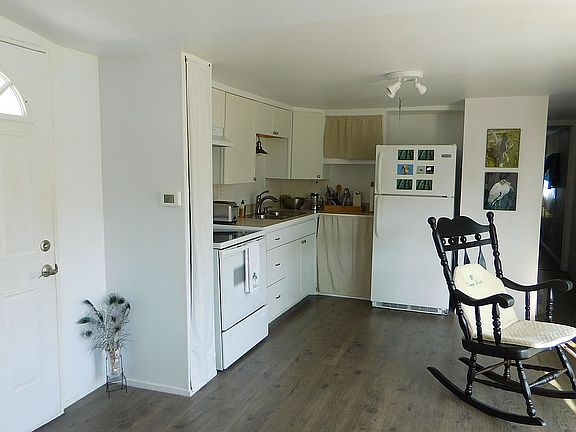 Entryway to open floorplan