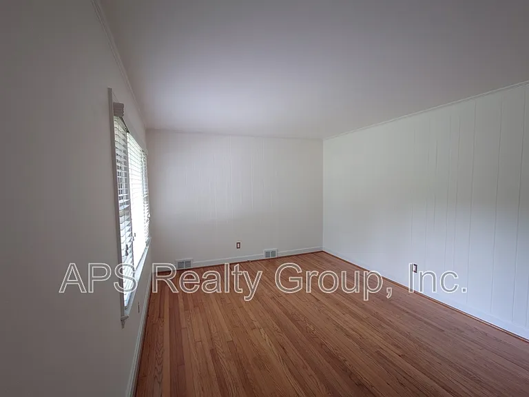 60 Glenwood St — Photo 2