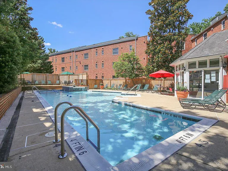 1702 W Abingdon Dr #201 — Photo 23