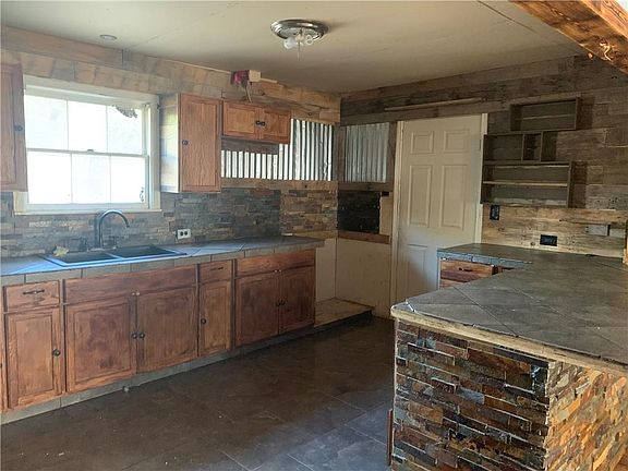 4th image of 3016 W Waco Dr