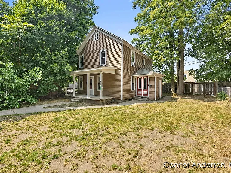 469 Crescent St NE — Photo 10