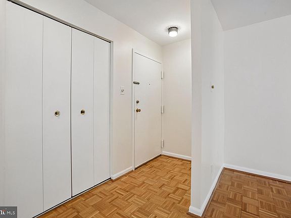 2nd image of 1671 Parkcrest Cir