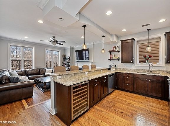 4th image of 3214 N Ravenswood Ave #2S
