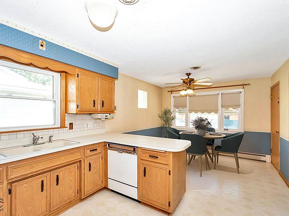 5th image of 10405 S Lacrosse Ave