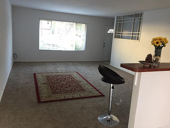 3812 Dove St. living room