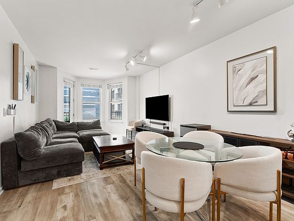 5th image of 520 N Halsted St APT 305