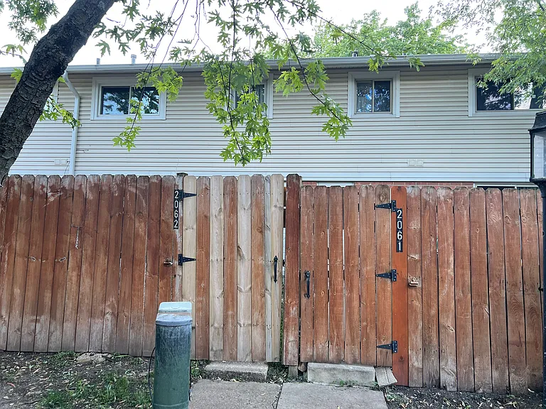 2062 Essex Ct — Photo 14