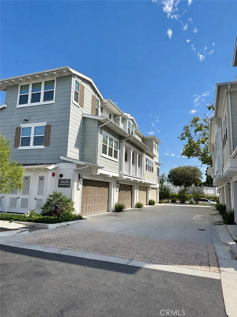 4 bed, 2546 sqft, $8,750 — Photo 1