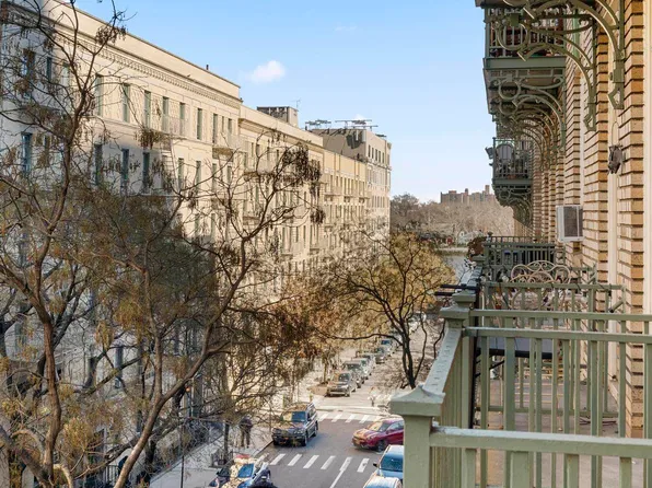 517 East 77th Street image 2 of 22